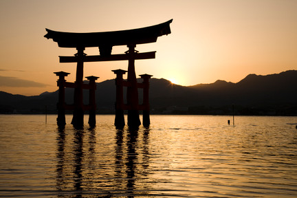 Itsukushima_torii_2