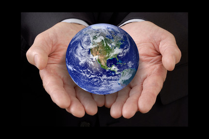 World_in_hands_fotodeck_size