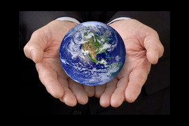 World_in_hands_fotodeck_size